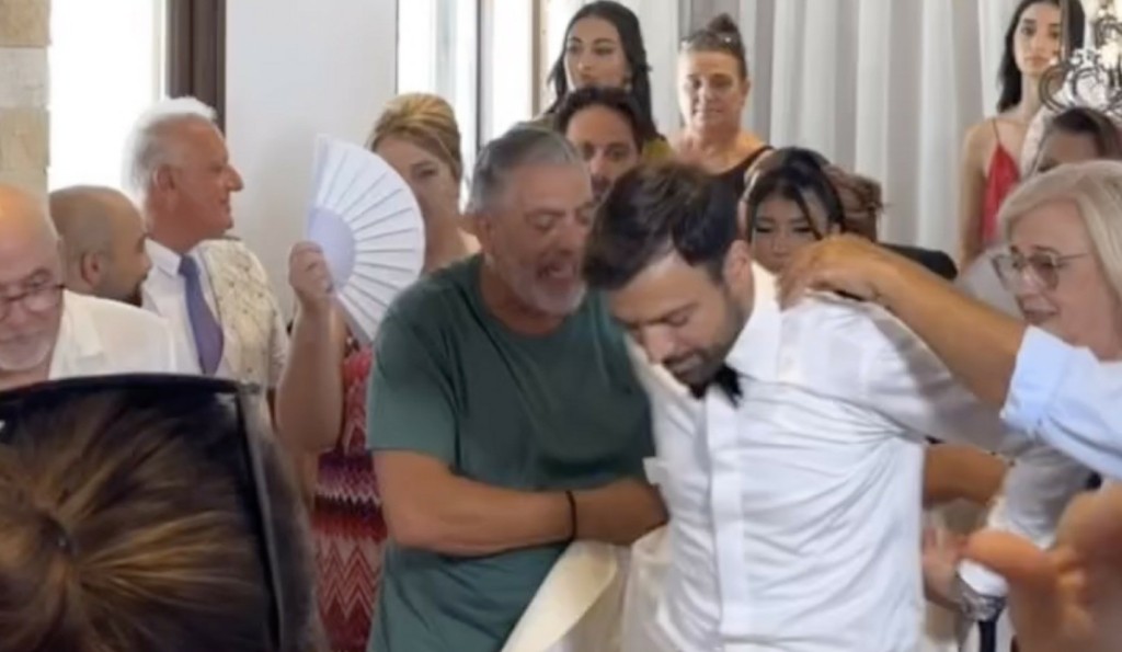 Ανδρέας Γεωργίου: Η στιγμή που ντύνεται γαμπρός πριν τον γάμο με τη Σιμώνη Χριστοδούλου